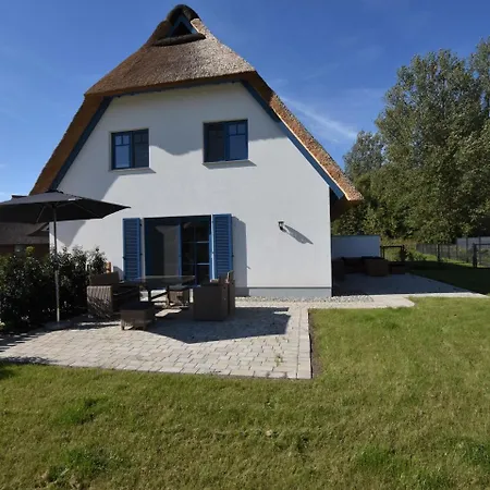 Luv Mit Terrasse Im Ostseebad Ferienhaus *